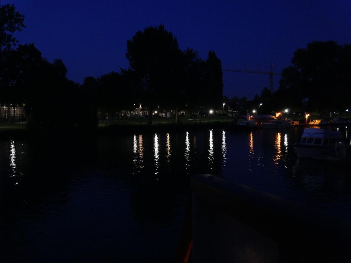 De Logeerboot Dordrecht Bed & Breakfast Ngoại thất bức ảnh